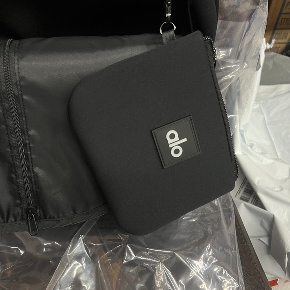 Authentic ALO Yoga Stow Black Backpack - Picture 3 of 6